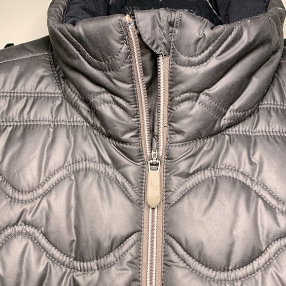 Lole quilted design vest in a fab green|grey colour, lightweight size S - Picture 7 of 13